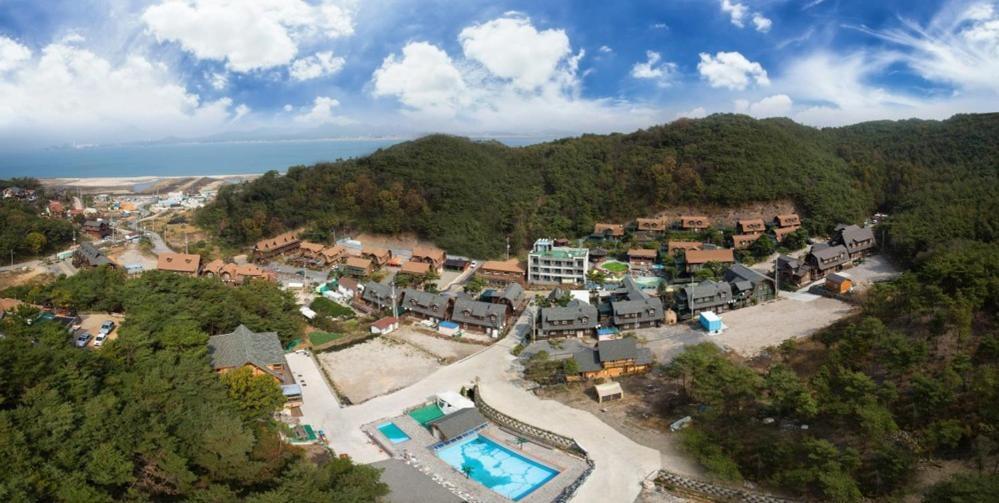 Boryeong Rich Valley Log Village Pension Exterior foto